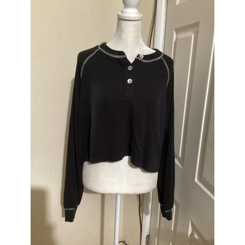 NIA Pullover Shirt Womens Medium Cropped Henley Long Sleeve Contrast Stitch Top